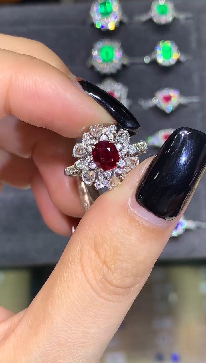 18K金镶嵌戒指红宝石0.75ct无烧