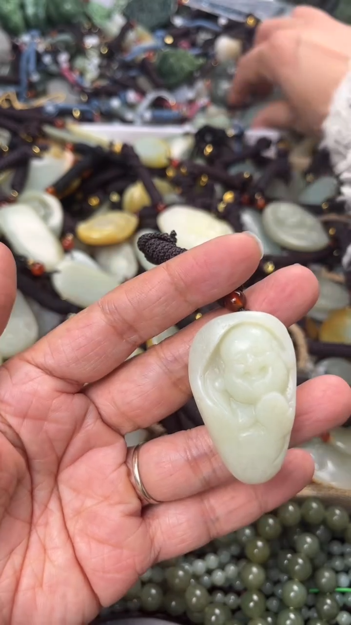 【闪购商品】和田玉颈饰未镶嵌多样性发货没有证书拍一发一有瑕