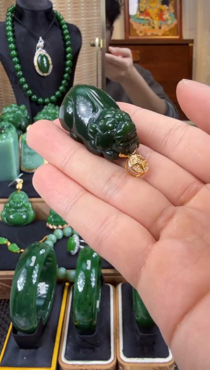 【闪购商品】和田玉（碧玉）吊坠(赠链)18K金镶嵌 
