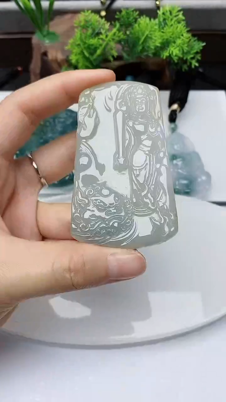 【闪购商品】翡翠颈饰未镶嵌         