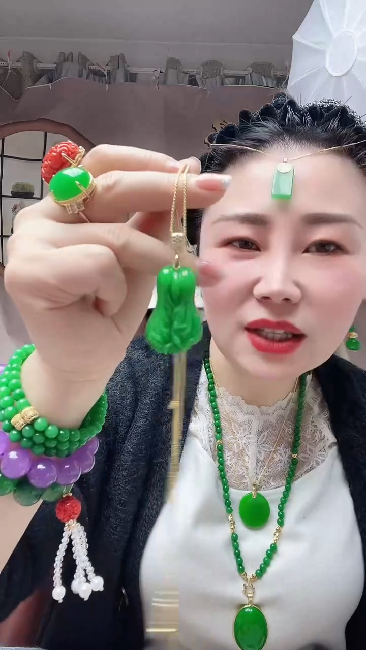 【闪购商品】翡翠颈饰14K金镶嵌白菜吊坠