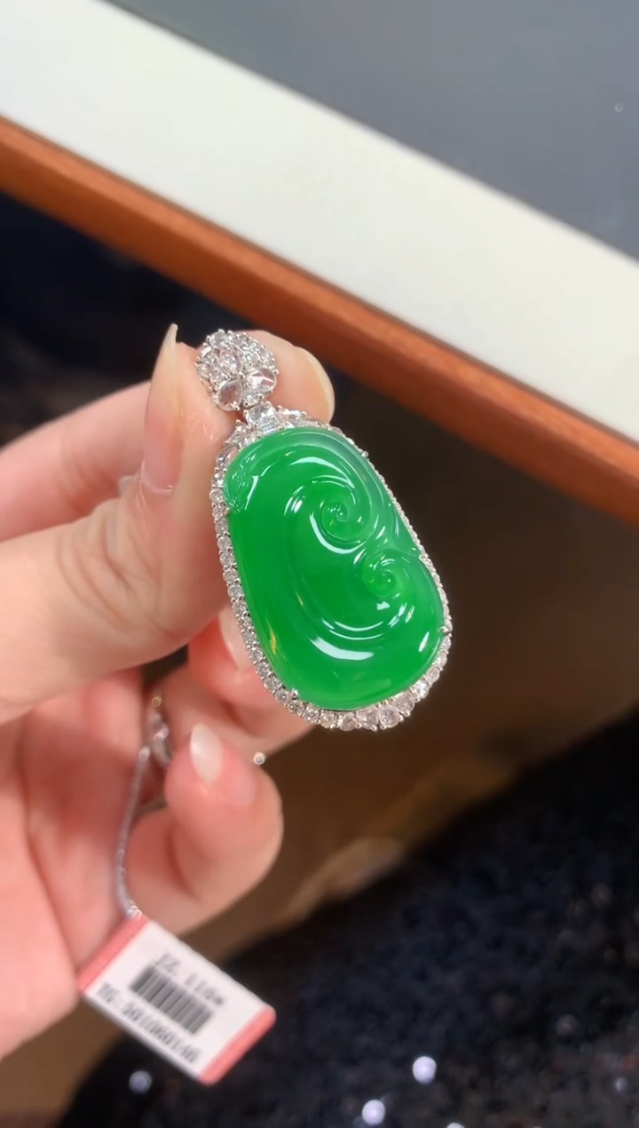 翡翠18K金镶嵌吊坠(不含链)C682|39800