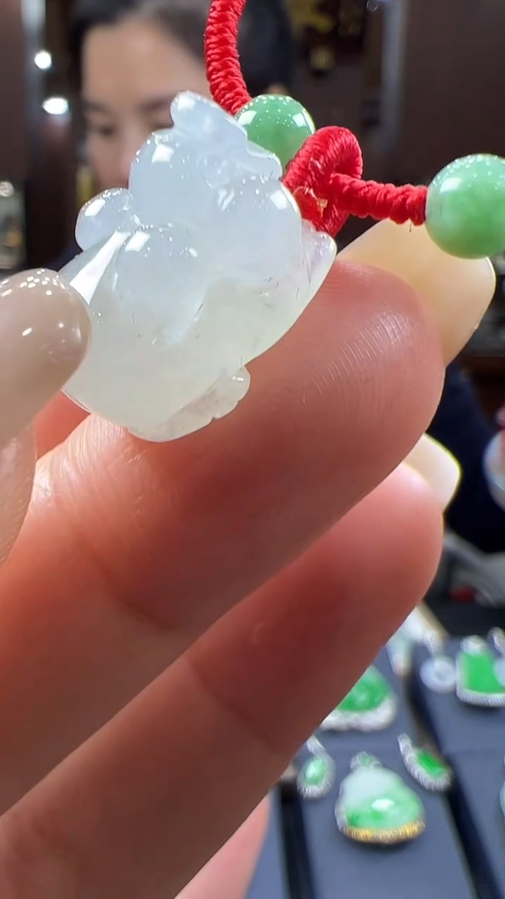 【闪购商品】翡翠挂件未镶嵌猪猪手绳