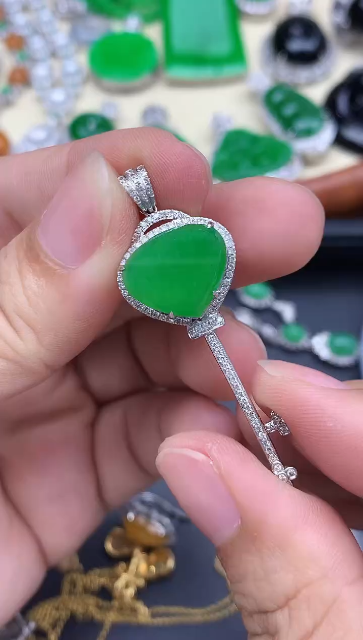 颈饰18K金镶嵌翡翠579-中国好珍宝