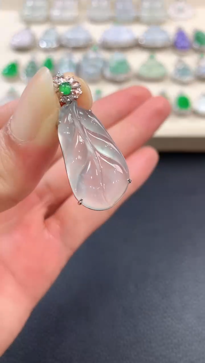 【闪购商品】翡翠吊坠(不含链)18K金镶嵌b113       