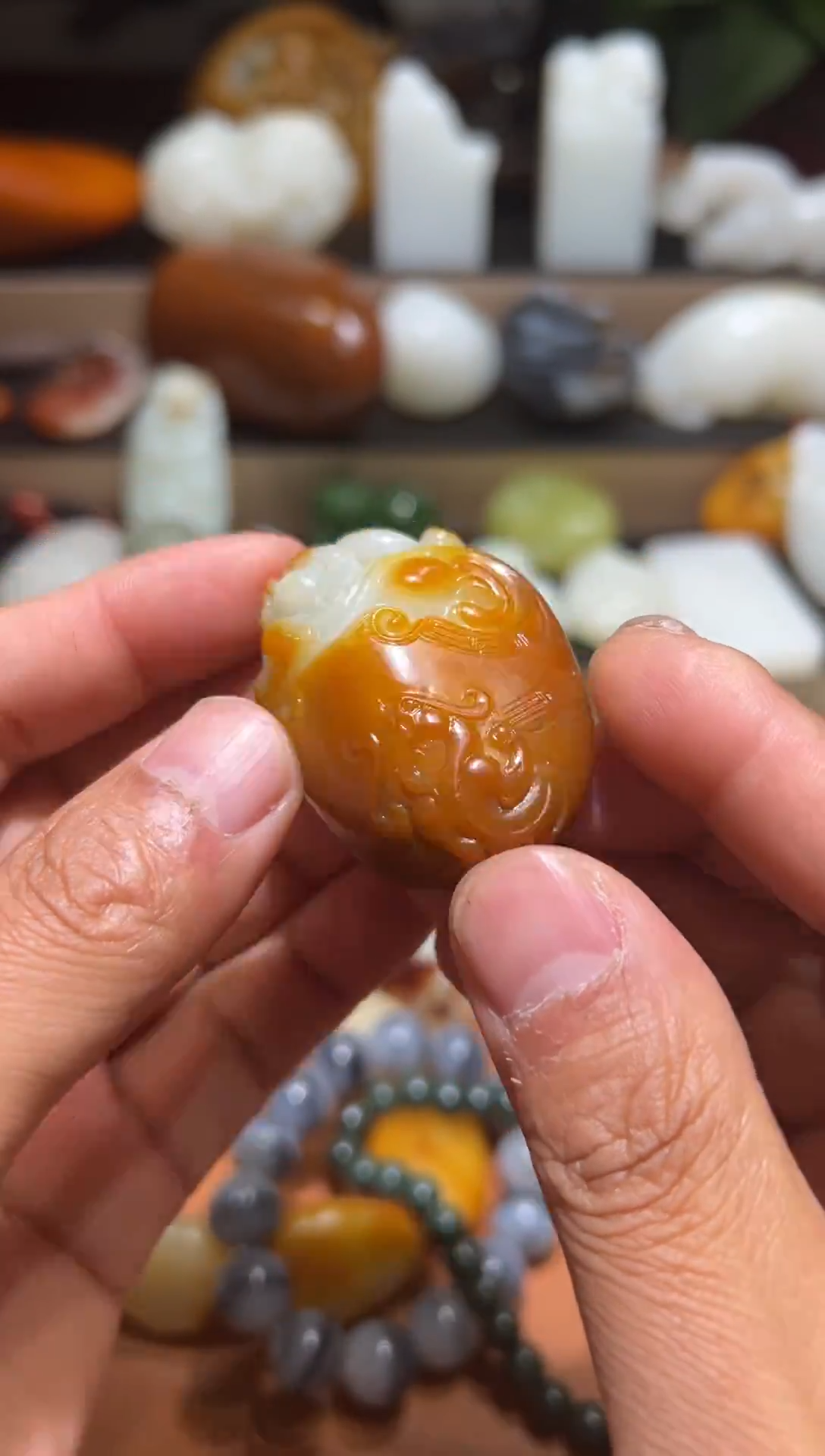 未镶嵌和田玉挂件1****空和田玉2