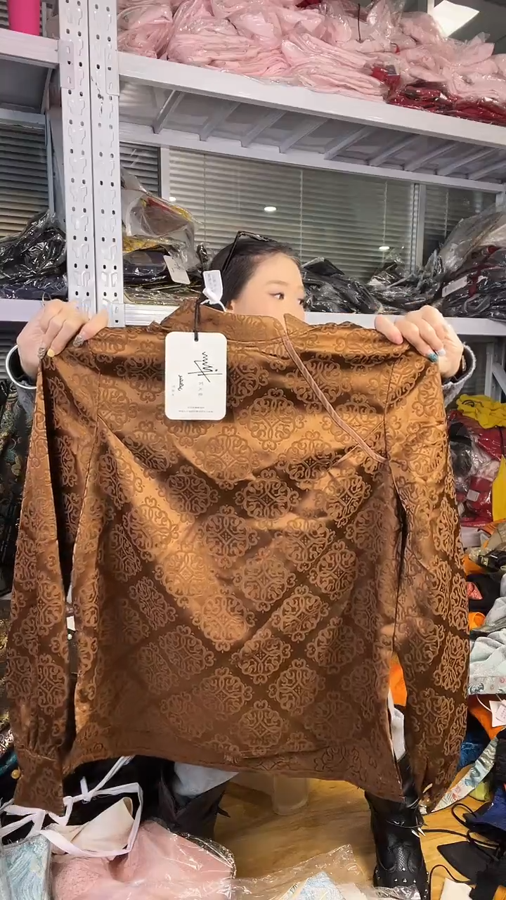 衬衣 L码   95-105斤（没有腰带）