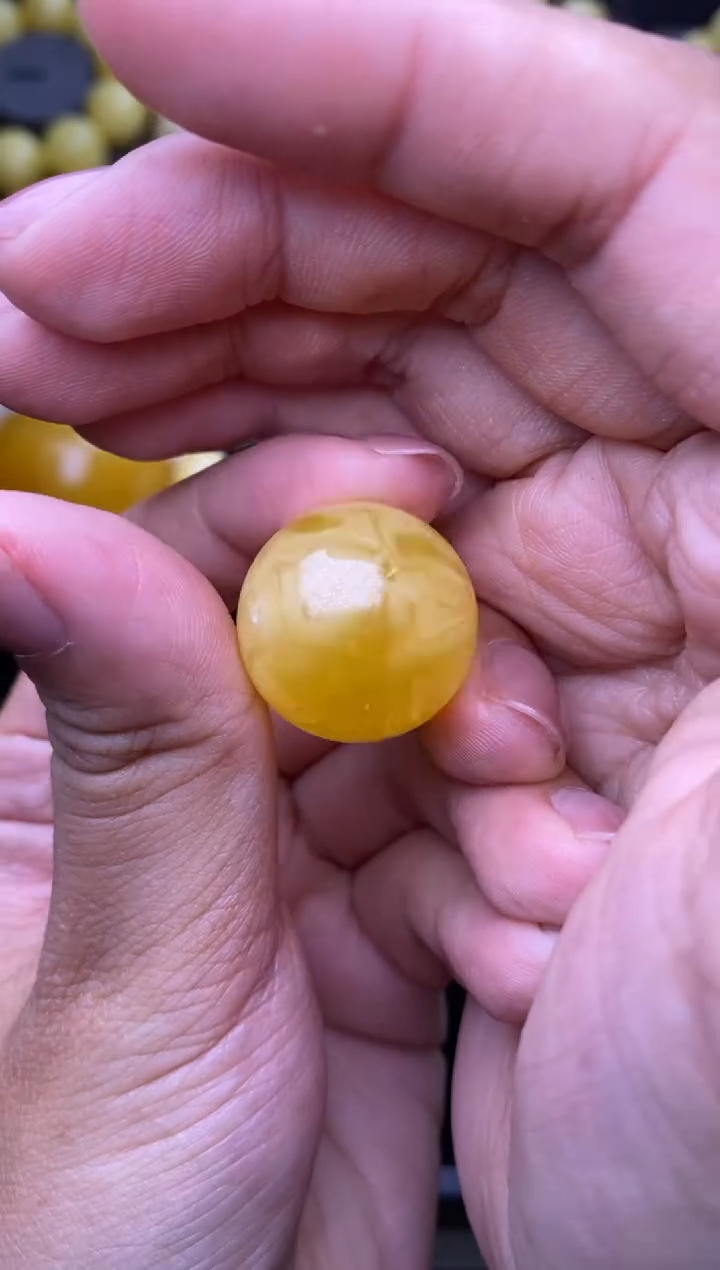 裸石琥珀未镶嵌大小姐珠宝