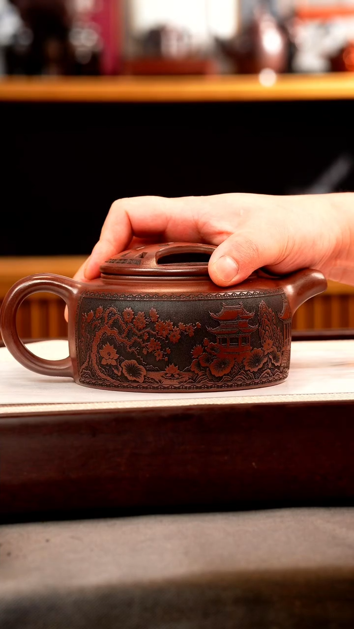 茶壶紫砂石红 牛盖莲子 刻绘