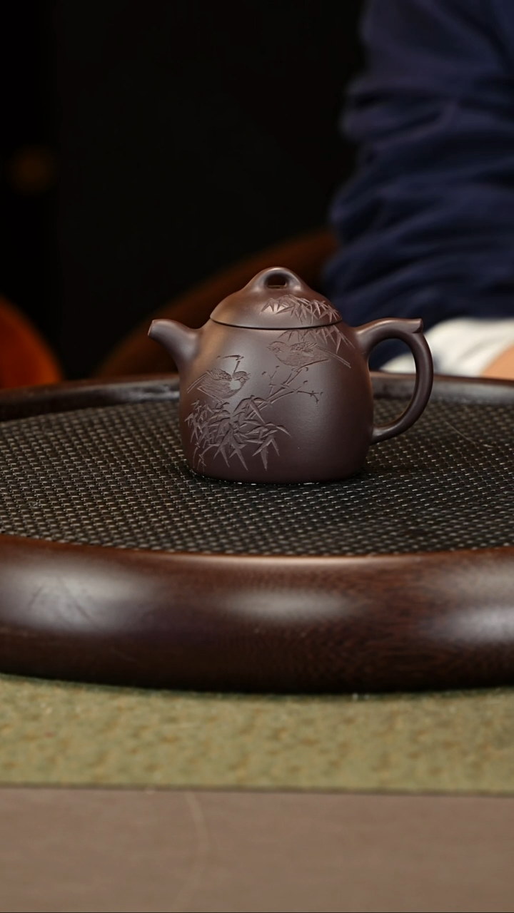 茶壶紫砂71 张彩萍 黑墩头 秦权150c