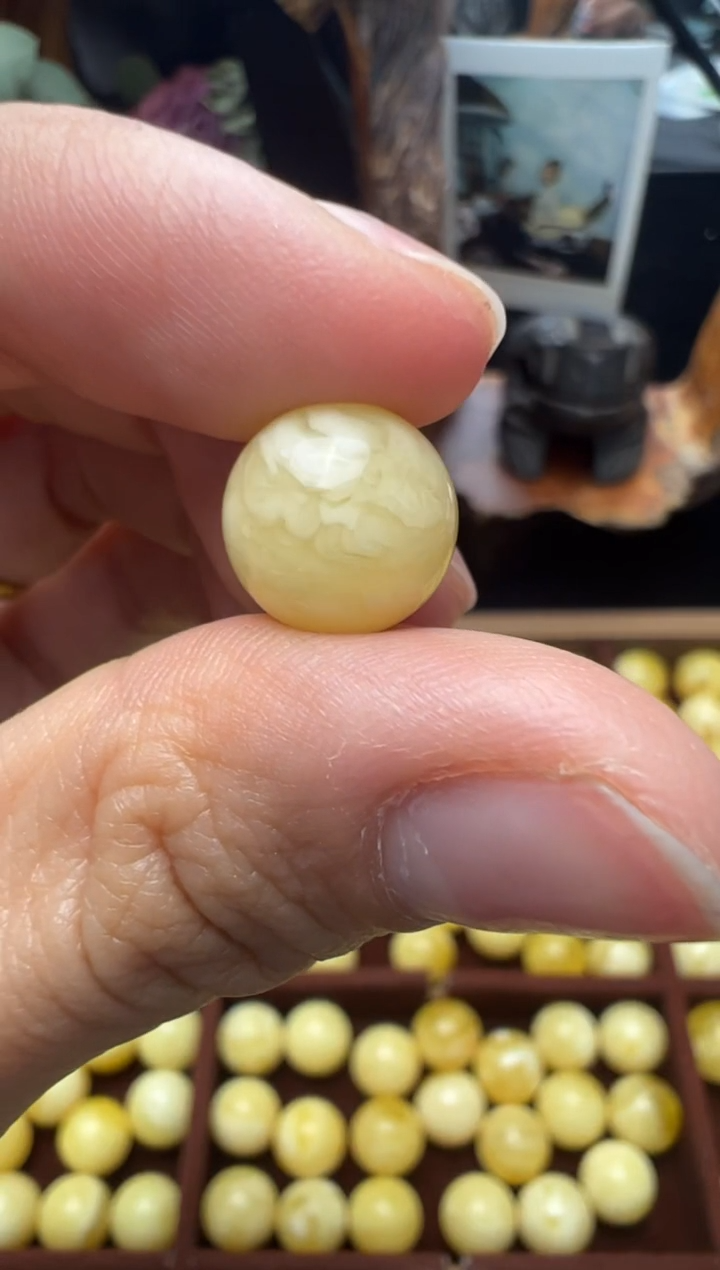 【闪购商品】蜜蜡裸石未镶嵌俄料微瑕11mm0.744克