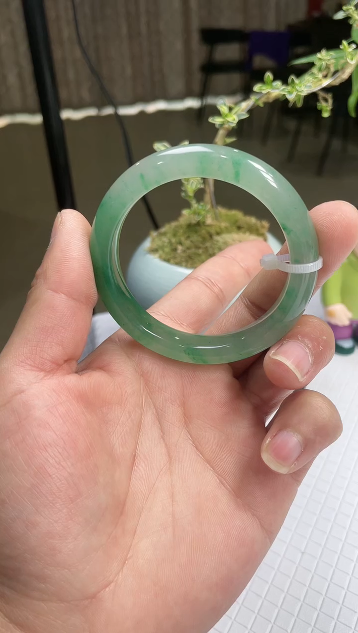 【闪购商品】石英质玉手镯未镶嵌非洲翠手镯多样性发货