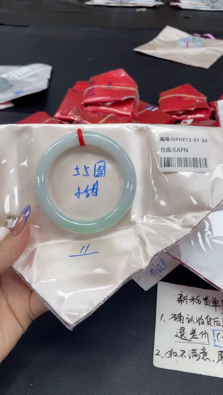 未镶嵌手镯翡翠翡翠手镯