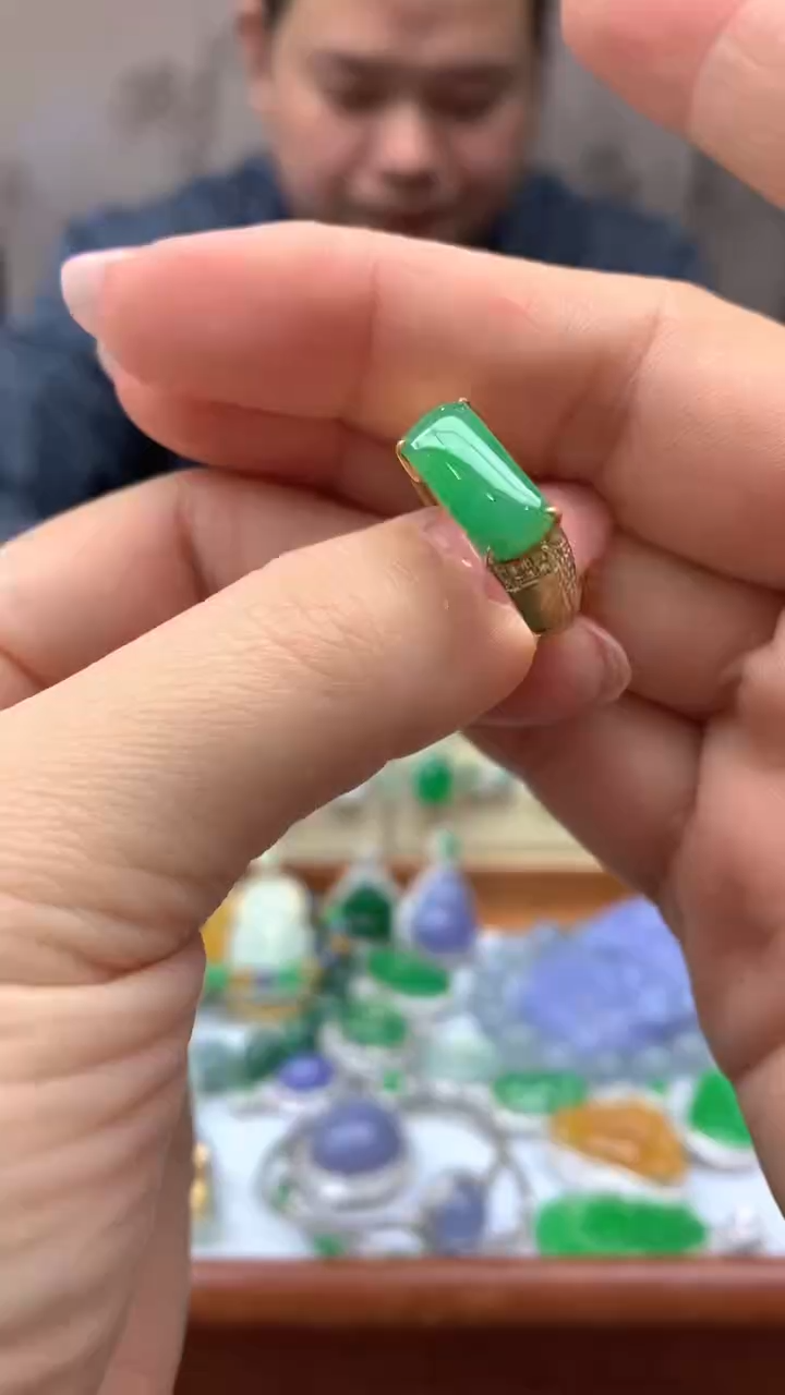 【闪购商品】翡翠戒指18K金镶嵌276-天然翡翠