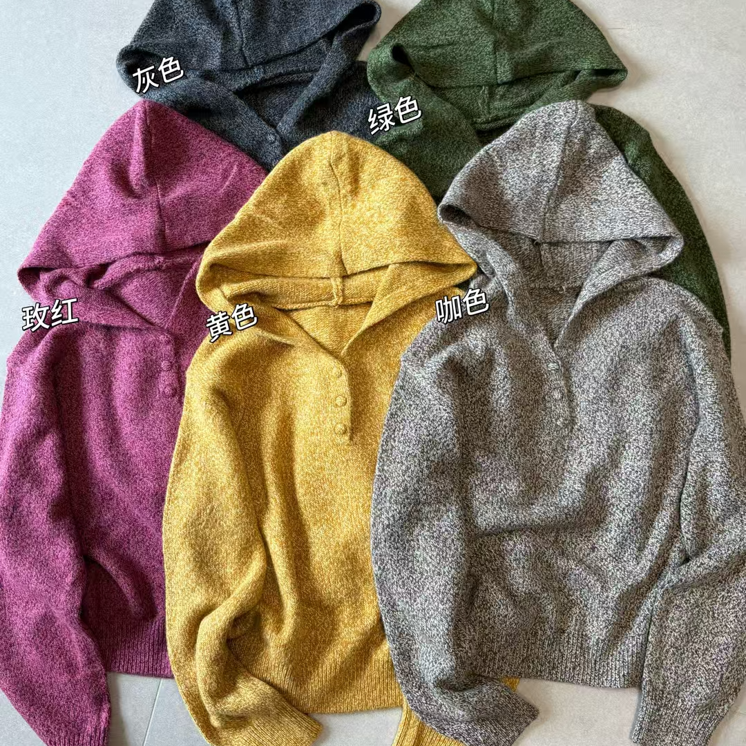 [ W i F i ]6635连帽针织三棵纽扣长袖软糯保暖毛衣(衣长60)