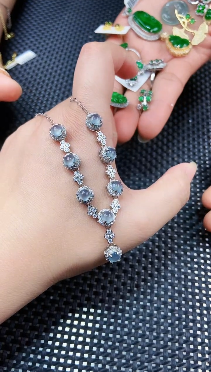 【闪购商品】翡翠颈饰未镶嵌111111111