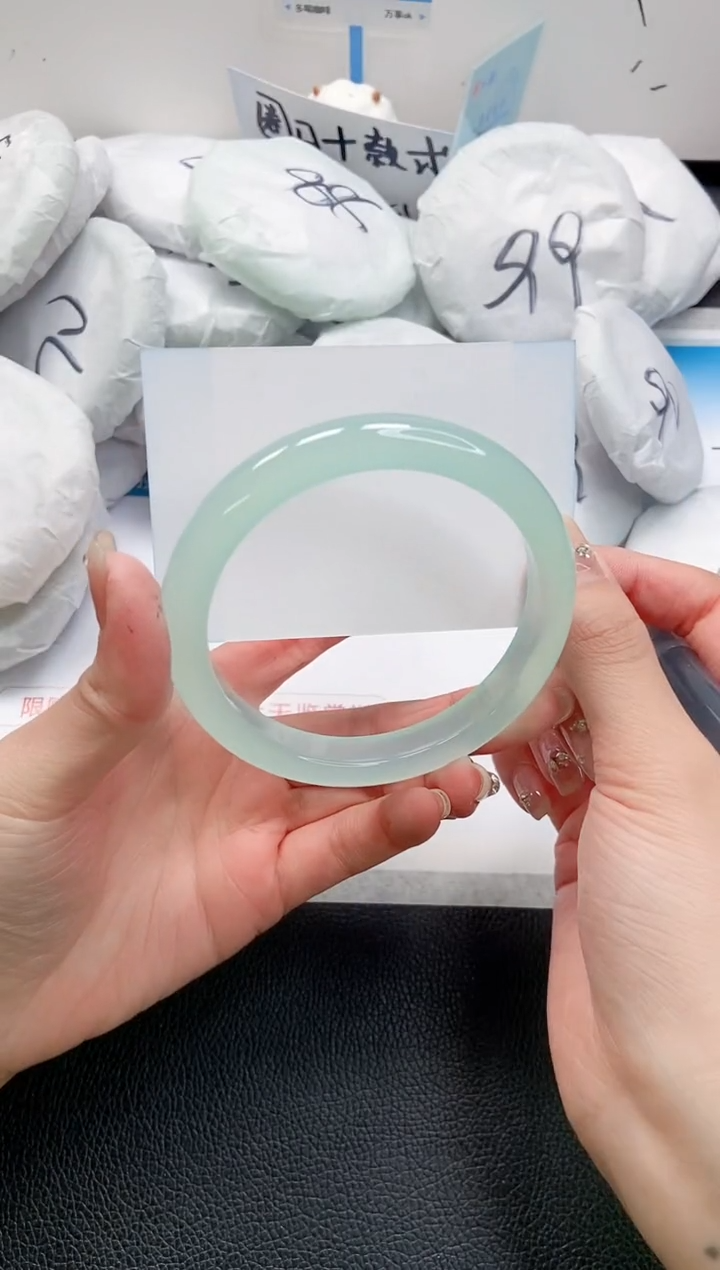 【闪购商品】石英质玉手镯未镶嵌 7L202-64