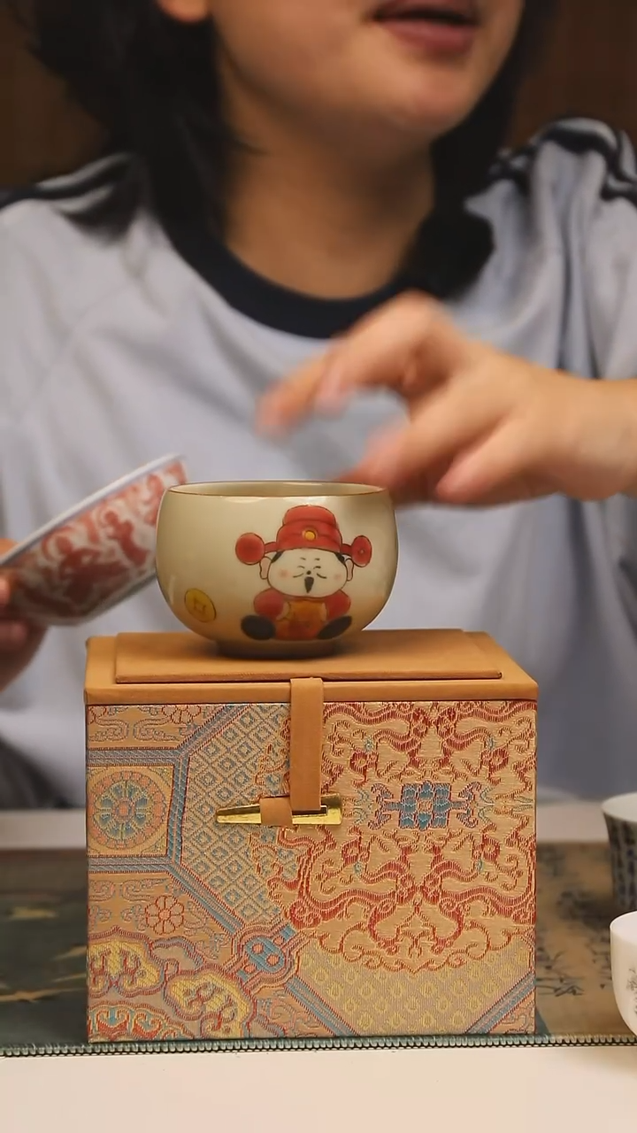 景德镇高温瓷财神爷禅定杯