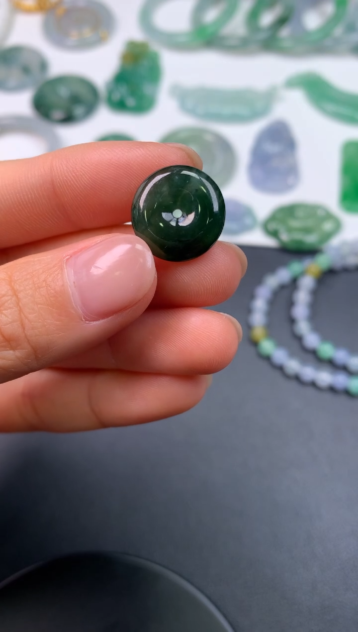 颈饰未镶嵌翡翠无鉴赏期无证书