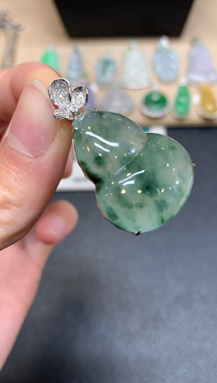 【闪购商品】翡翠颈饰18K金镶嵌葫芦【无服务费】