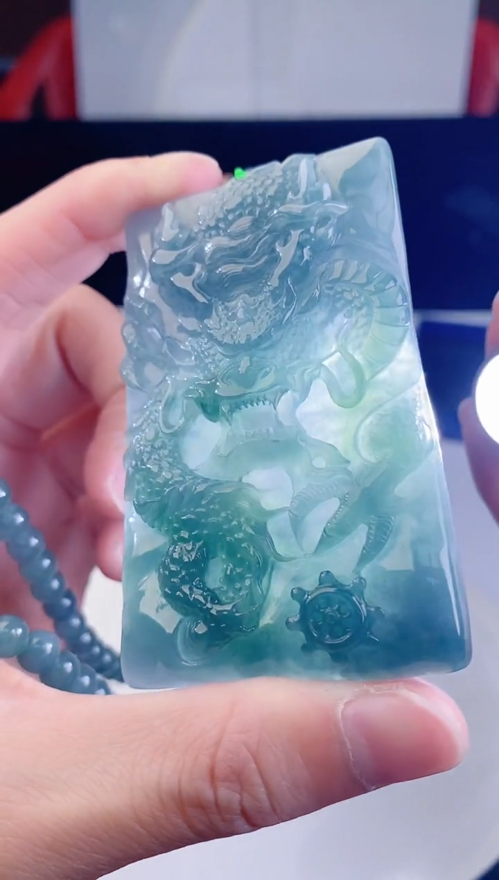 颈饰未镶嵌翡翠  