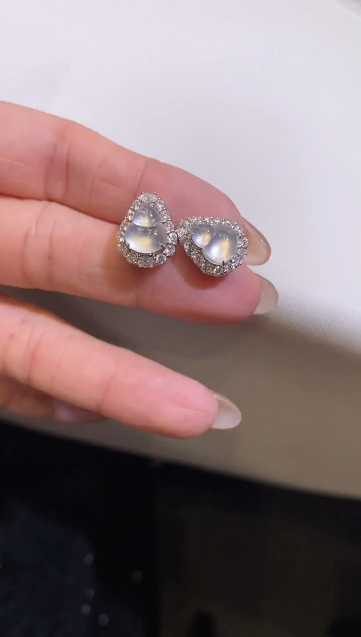 18K金镶嵌翡翠耳饰耳钉