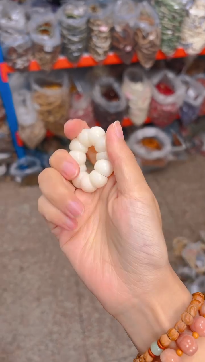 吊坠菩提根/象牙果白色手捻 