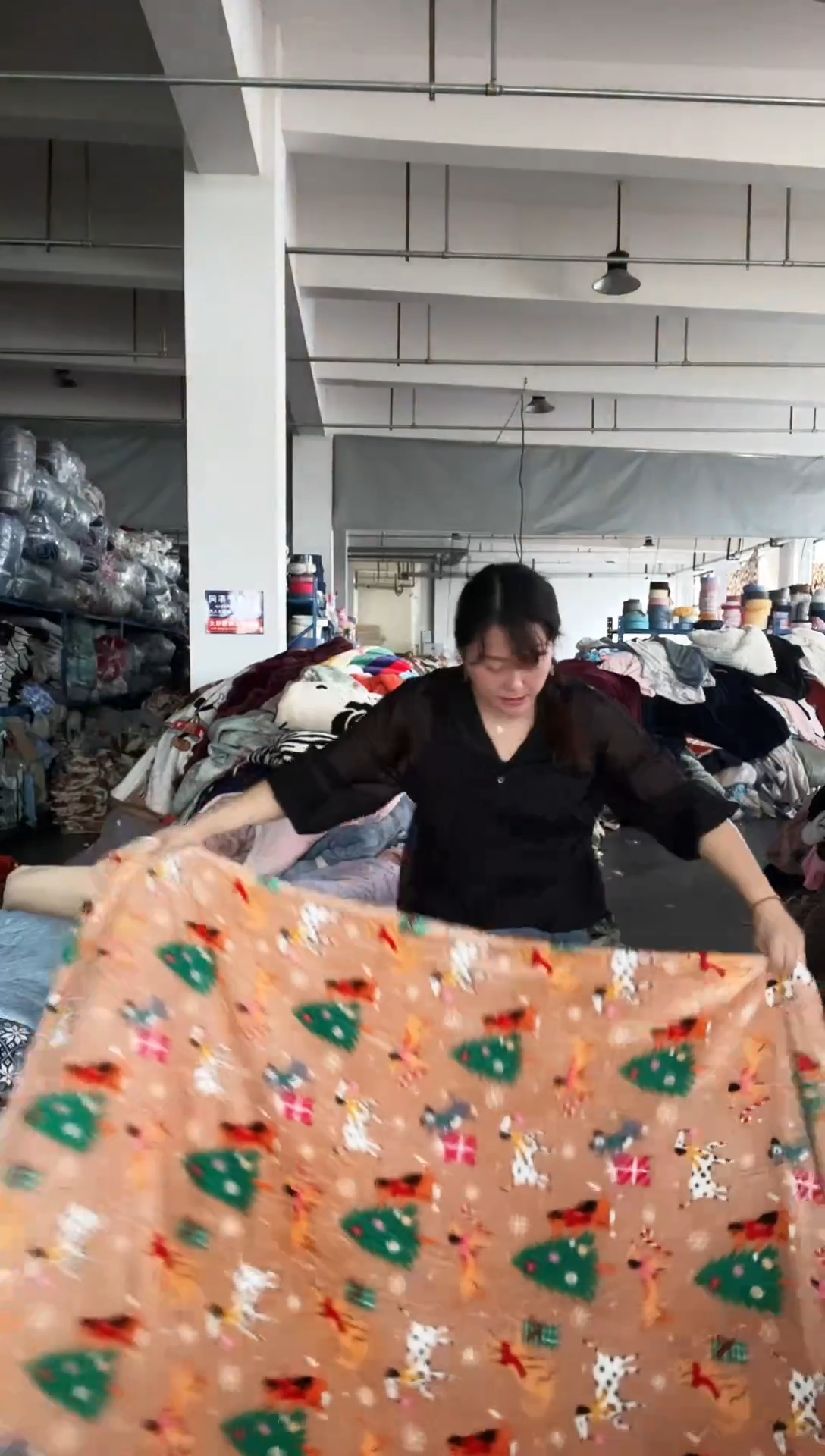 混纺主播手上拿的产品 