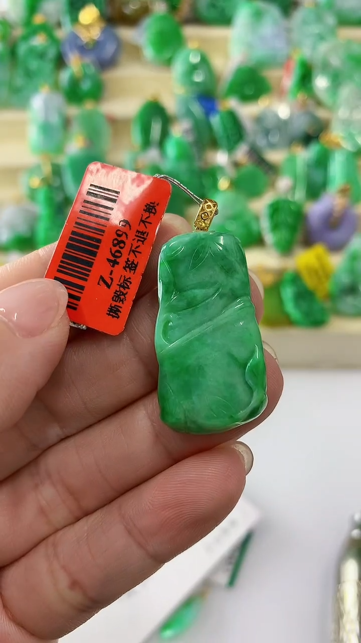 【闪购商品】翡翠吊坠(不含链)18K金镶嵌挂件