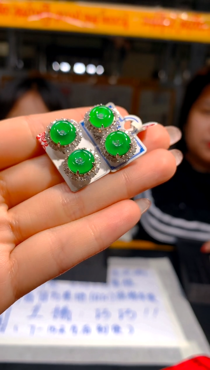 【闪购商品】定制翡翠未镶嵌35定制翡翠-多样性发货（发其一）