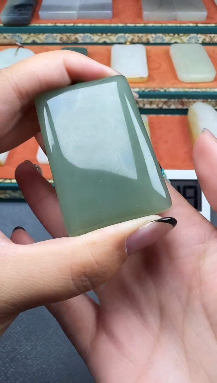 和田玉未镶嵌颈饰婷婷