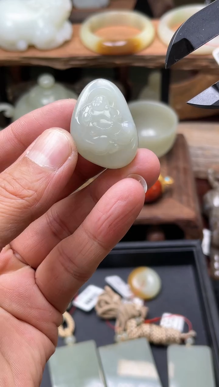 【闪购商品】和田玉吊坠未镶嵌且末青白 随形佛公 