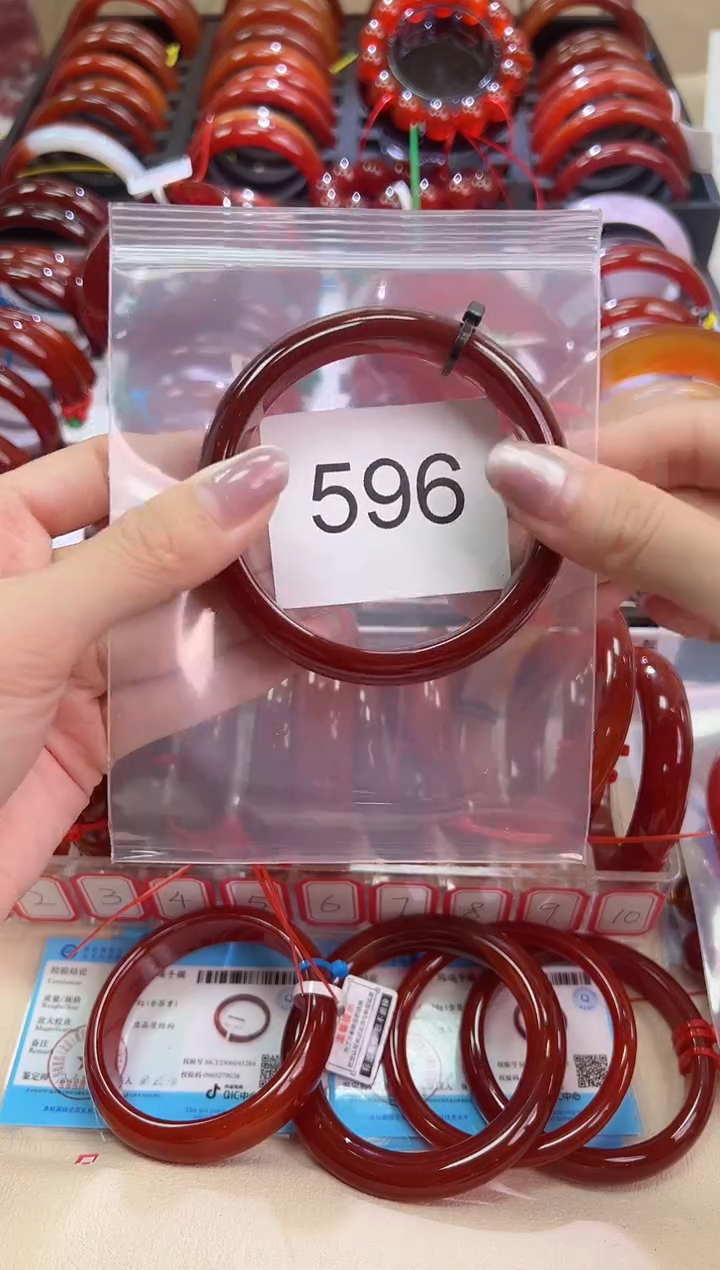 手镯玛瑙/玉髓未镶嵌60圈口*596