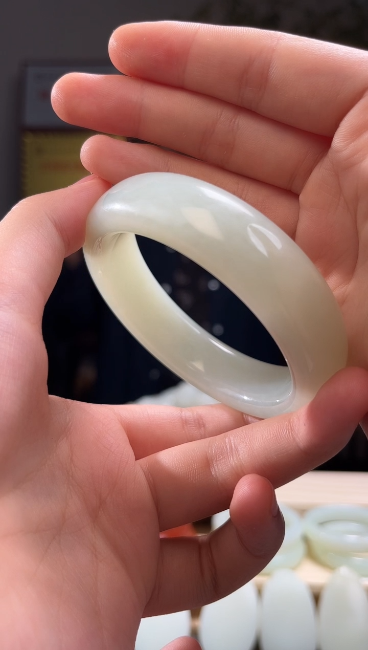 和田玉未镶嵌颈饰手镯圈口备注