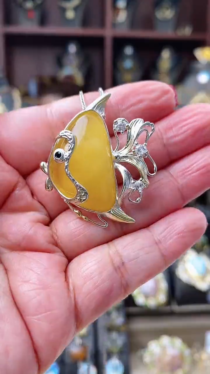 【闪购商品】琥珀颈饰银S925镶嵌吊坠