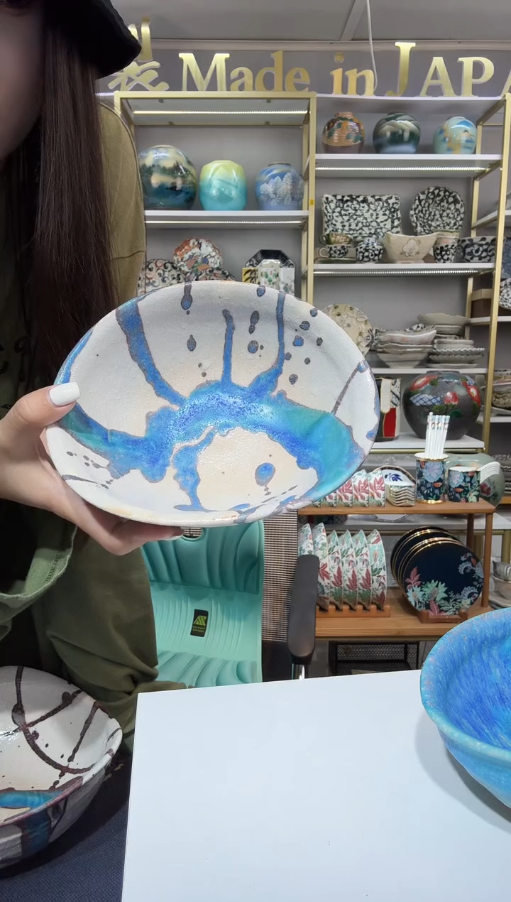 陶瓷17.5厘米椭圆钵一只蓝白