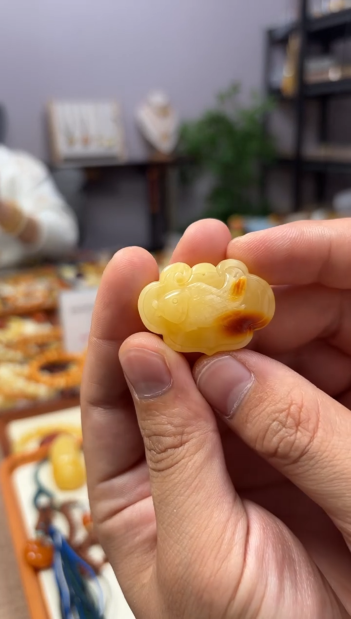 【闪购商品】蜜蜡裸石未镶嵌如意