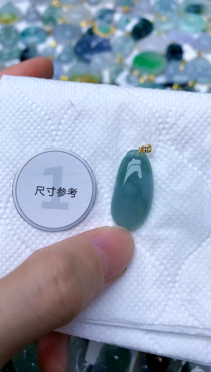 颈饰18K金镶嵌翡翠天然A货翡翠