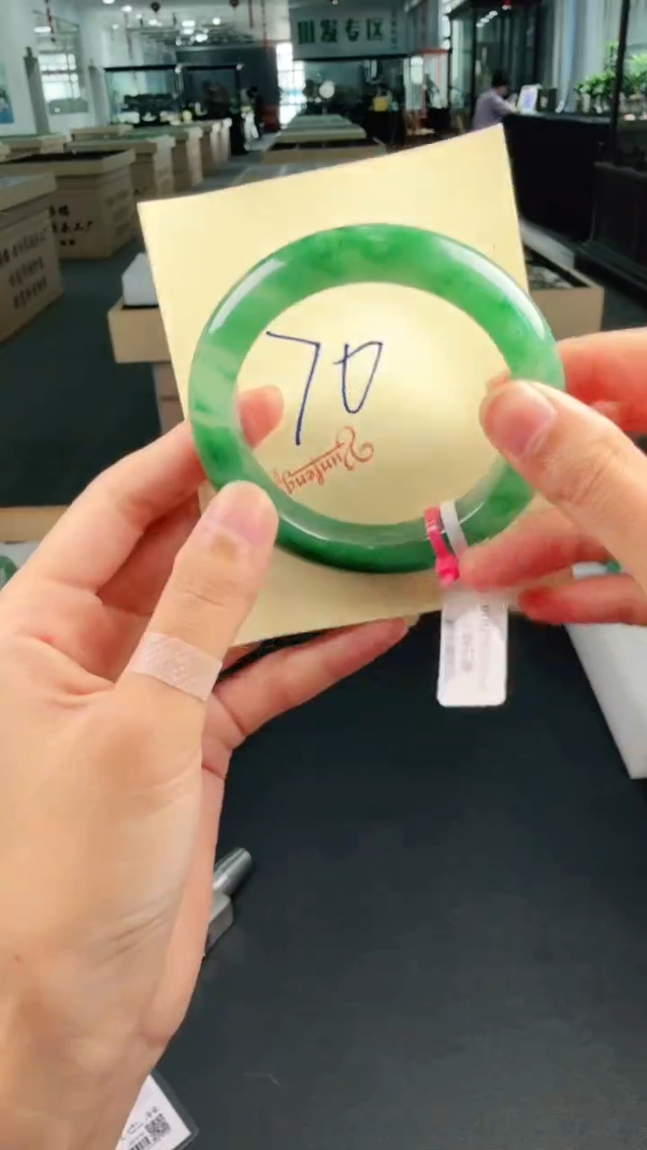 未镶嵌手镯石英质玉（非洲翠）天然非洲翠手镯未镶嵌70