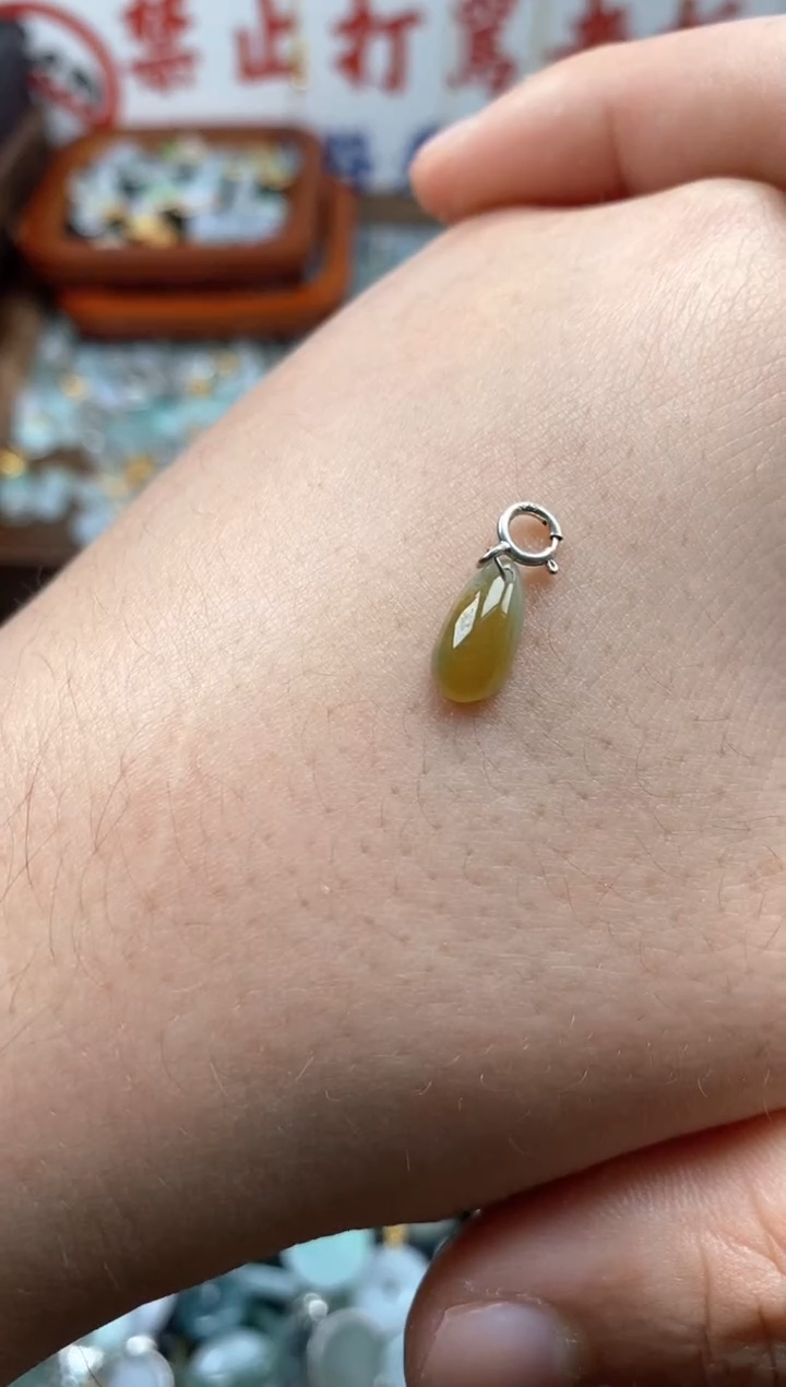 【闪购商品】翡翠颈饰未镶嵌哥哥