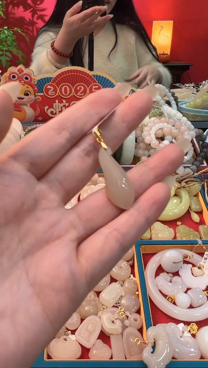 【闪购商品】和田玉吊坠未镶嵌冰红藕粉玉兰花