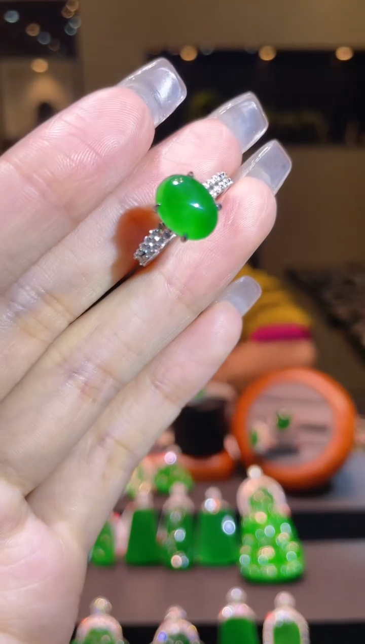 【闪购商品】翡翠吊坠(不含链)18K金镶嵌A86