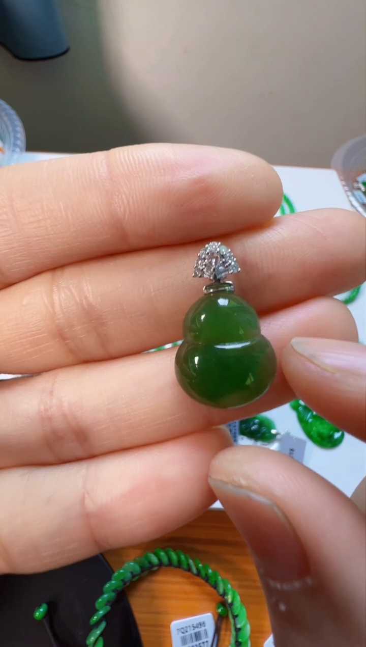 【闪购商品】翡翠吊坠(不含链)18K金镶嵌3980