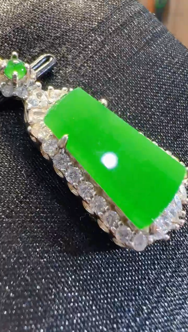 【闪购商品】翡翠吊坠(不含链)银S925镶嵌多样性发货一件