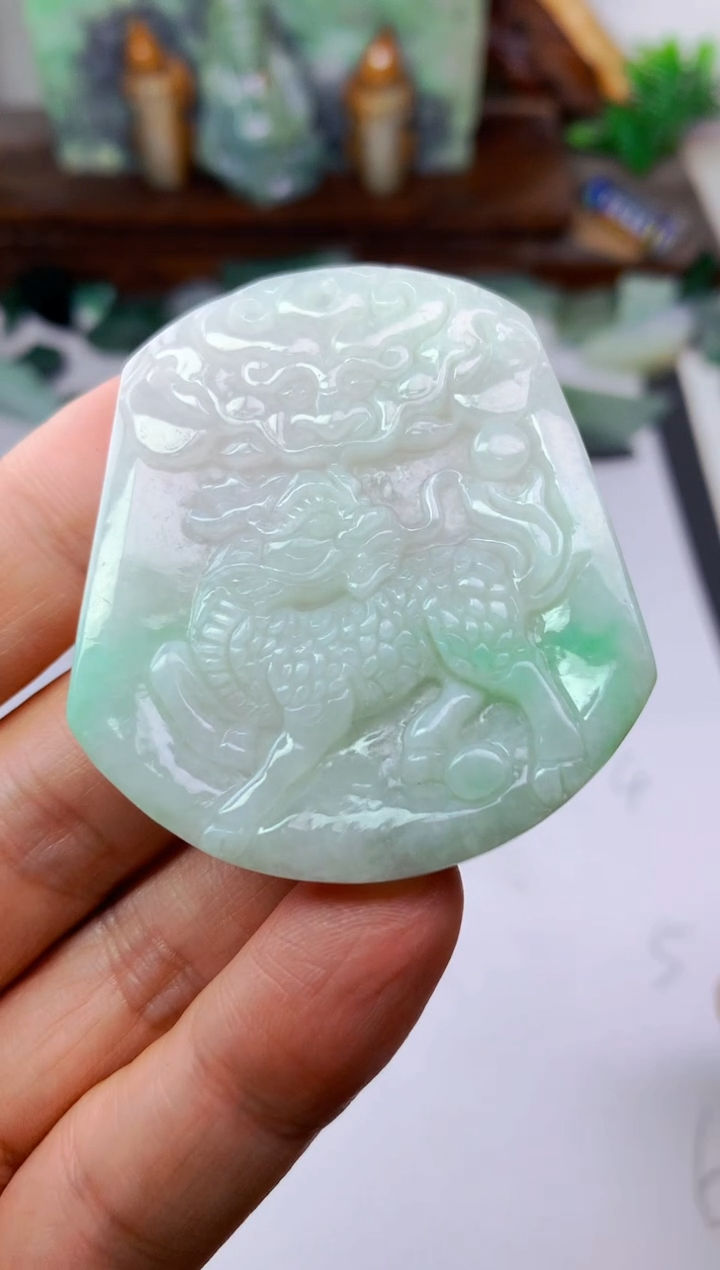 颈饰未镶嵌翡翠菩*麒麟