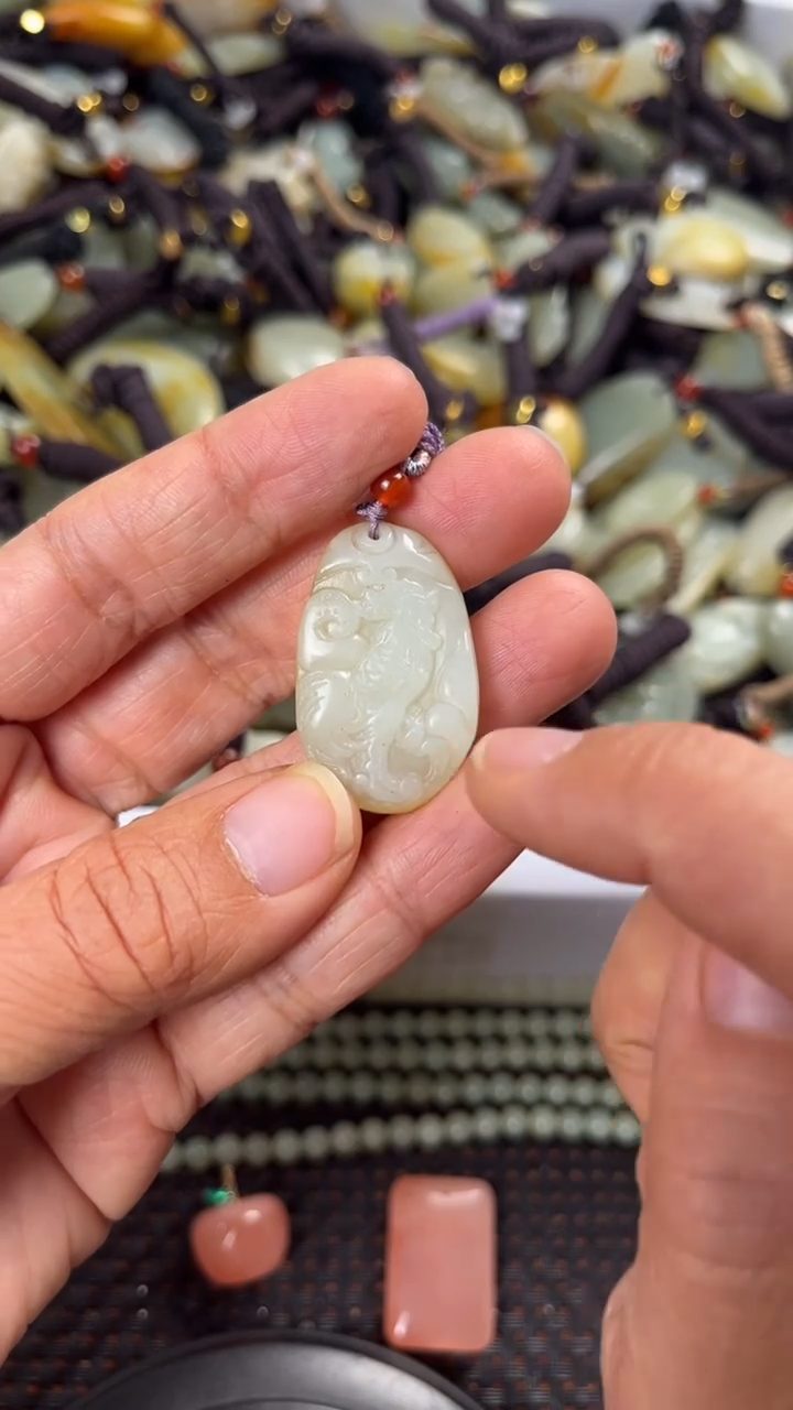 【闪购商品】和田玉颈饰未镶嵌多样性发货没有证书拍一发一有瑕