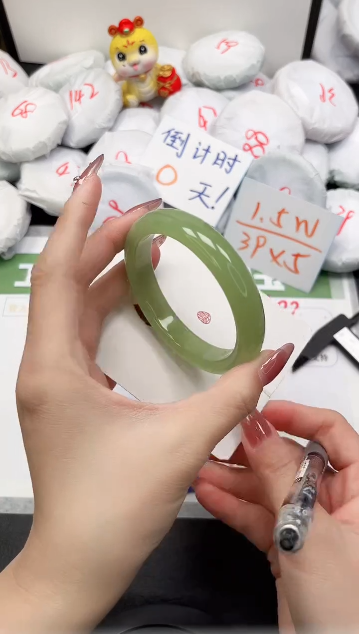 【闪购商品】石英质玉手镯未镶嵌190-61