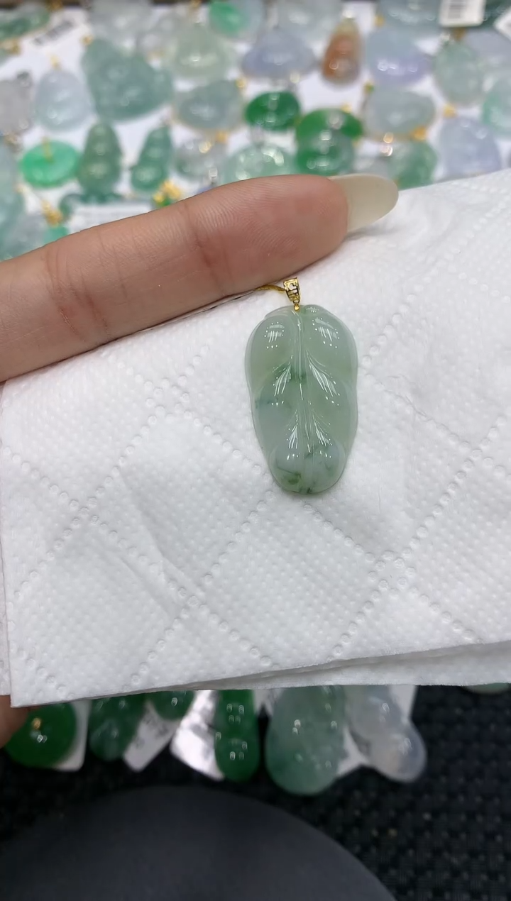 颈饰18K金镶嵌翡翠111111111111