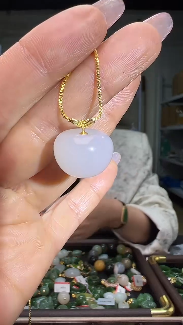 颈饰18K金镶嵌和田玉(多样性发货.发其一)12.09.103