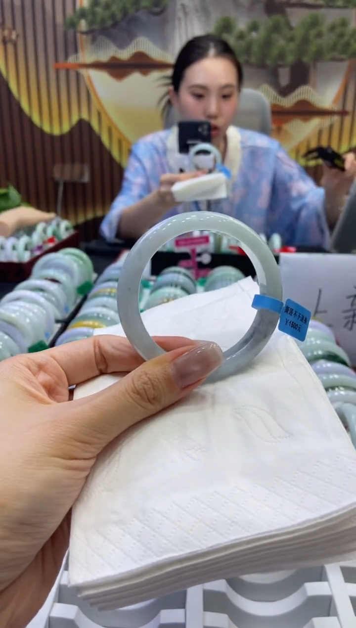 翡翠手镯未镶嵌00008469